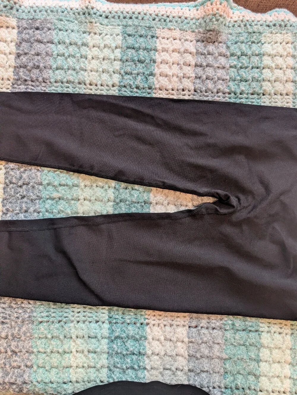 High-Waist‎ Black Leggings with Cream V-Shaped Waistband Size Large